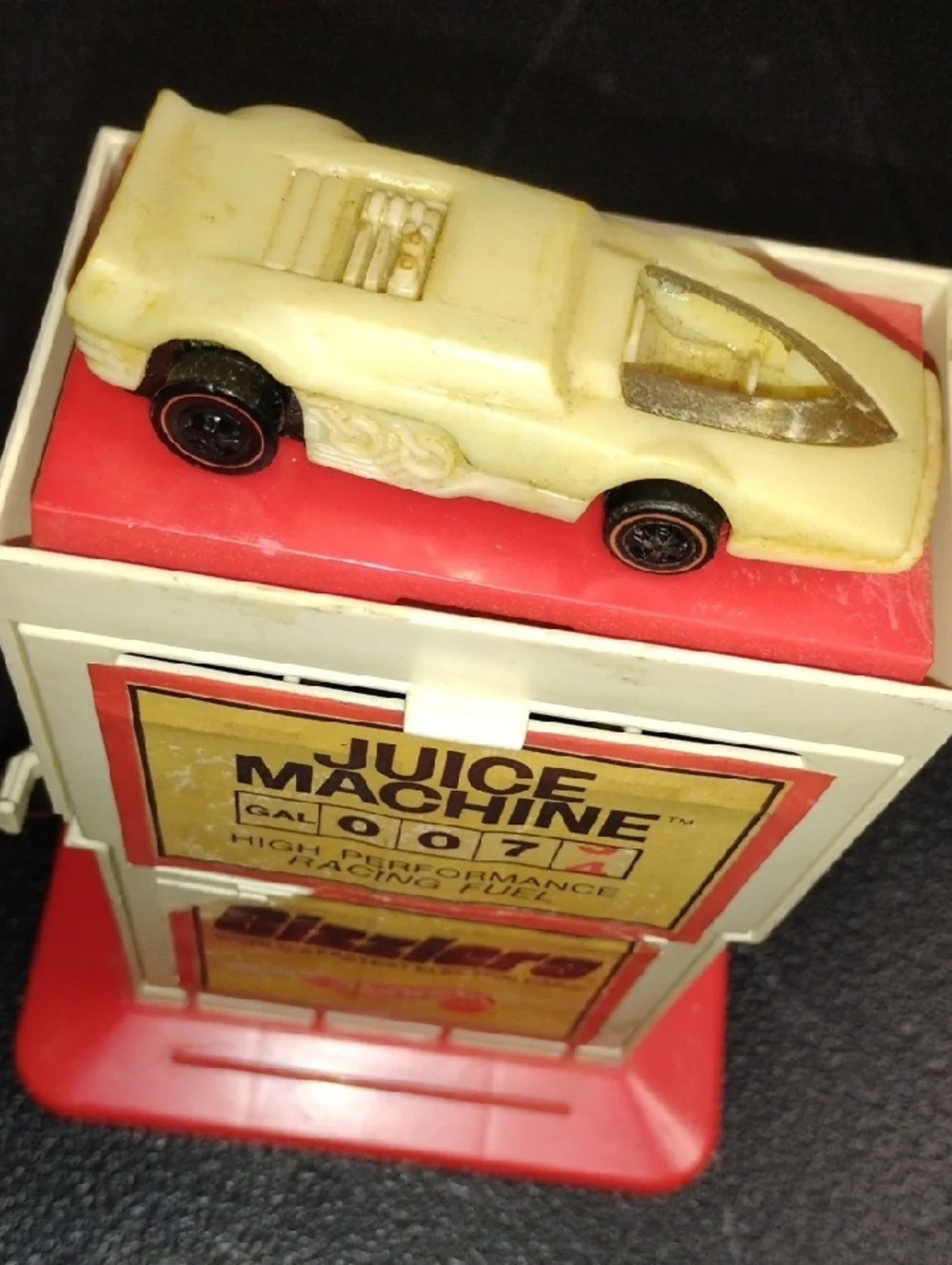 Hot Wheels Juice Machine Racing Fuel Accessory - Cream Toy Car Included - Picture 9 of 9
